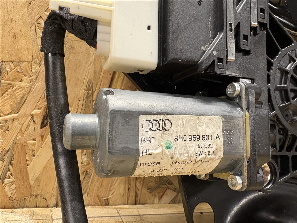 Audi A4 (B6/B7) Cabriolet 3.0 TDI Quattro hátsó ablakemelő szerkezet  8h0839397a 5. kép