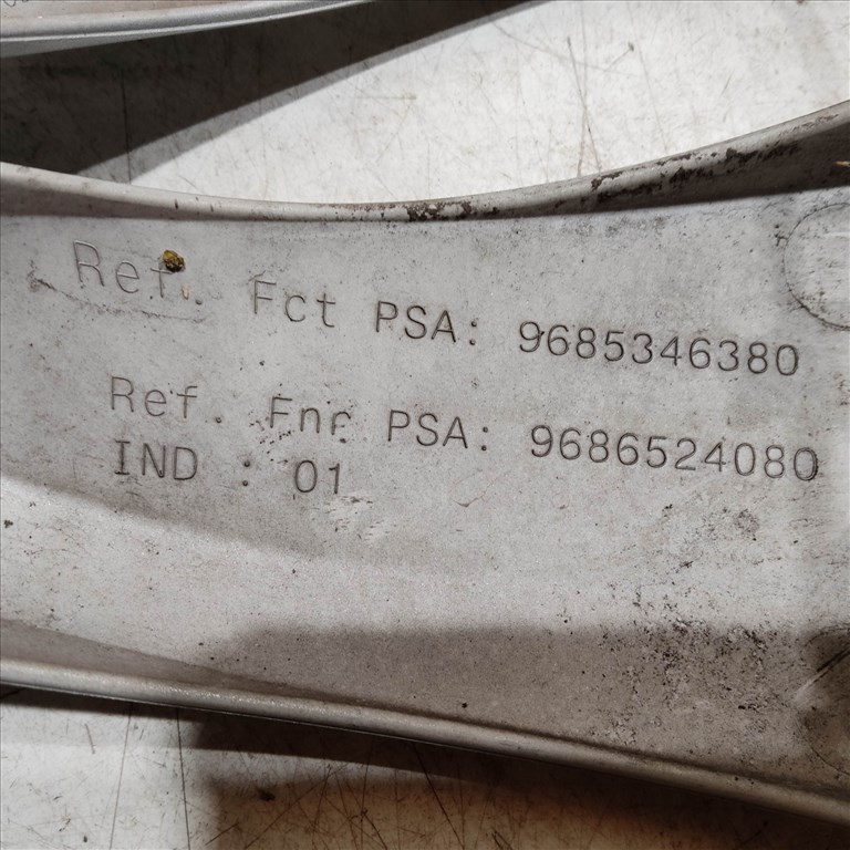 209544 Citroen C3 2010-2016 15"-os dísztárcsa (1db) a képen látható állapotban 9686524080 3. kép