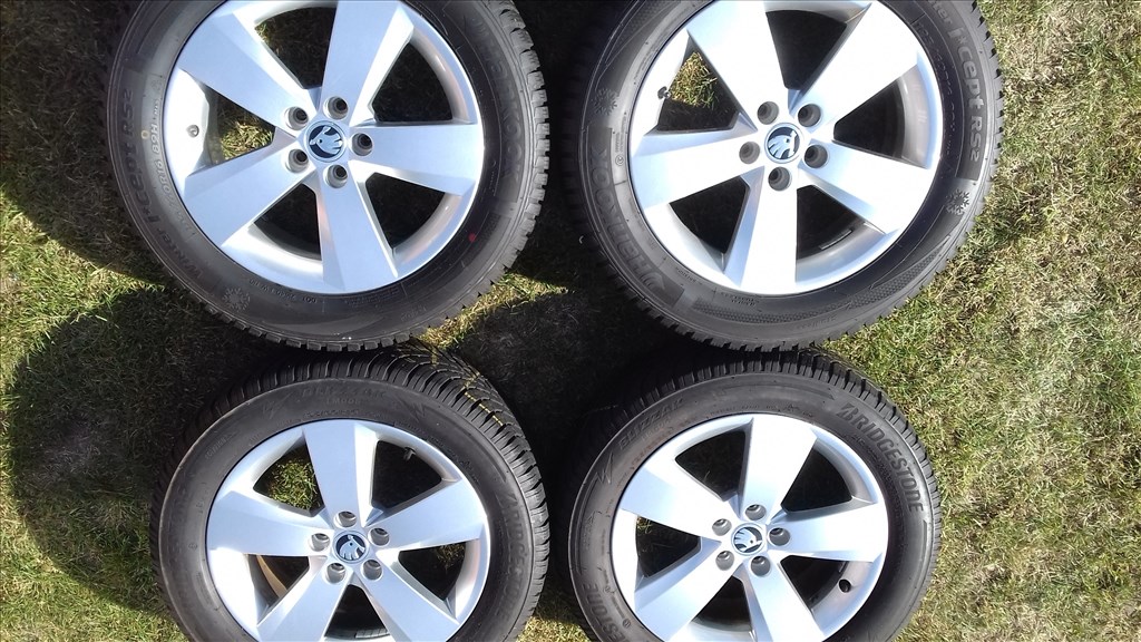  5x100 lyukosztású 6J 16" újszerű Skoda (gyári felni) alufelni 195/60 téli gumikkal 1. kép