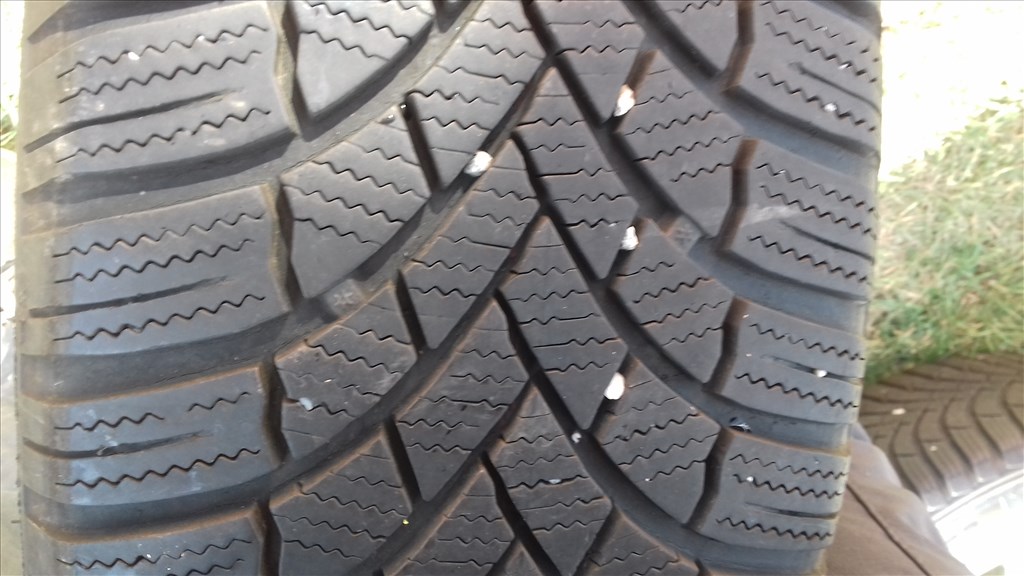  5x100 lyukosztású 6J 16" újszerű Skoda (gyári felni) alufelni 195/60 téli gumikkal 8. kép