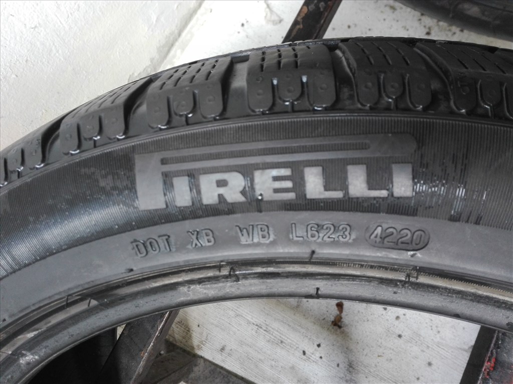 235/45R18 Pirelli téli gumi garnitúra 235/45 r18 4. kép