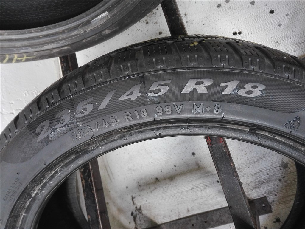 235/45R18 Pirelli téli gumi garnitúra 235/45 r18 6. kép