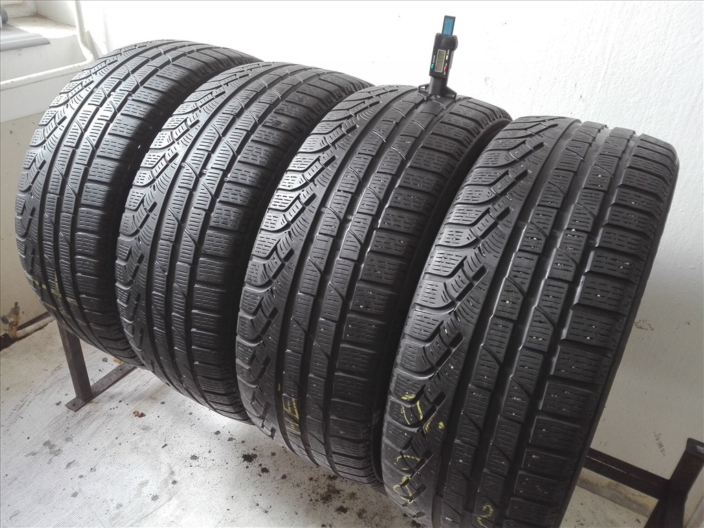 235/45R18 Pirelli téli gumi garnitúra 235/45 r18 1. kép