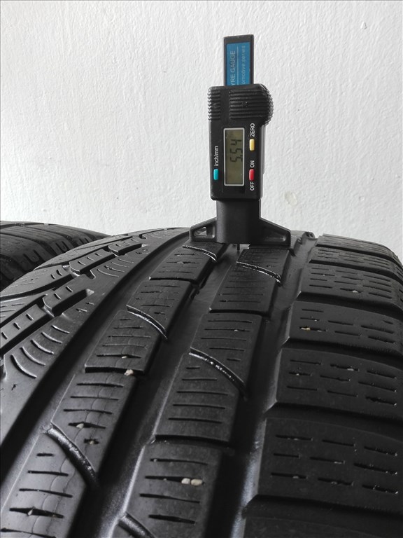 235/45R18 Pirelli téli gumi garnitúra 235/45 r18 3. kép