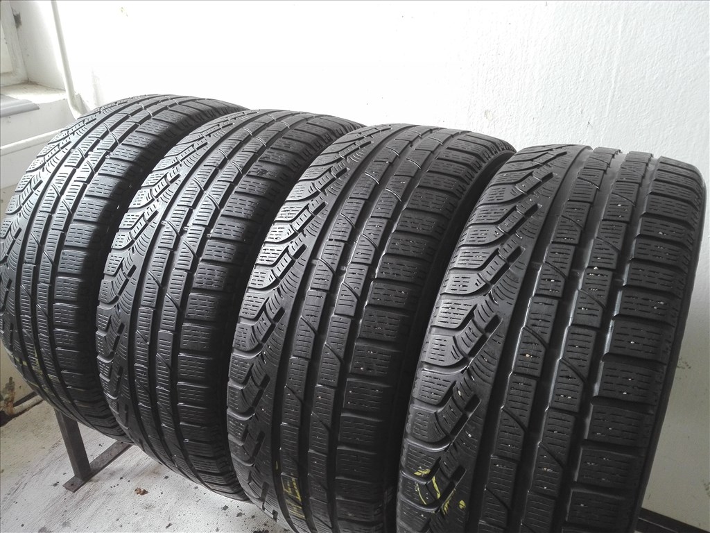 235/45R18 Pirelli téli gumi garnitúra 235/45 r18 2. kép