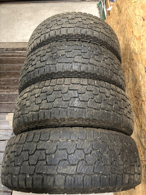 245/65/17 Pirelli All Terrain négyévszakos gumi 245 65 17 VW Amarok 4. kép