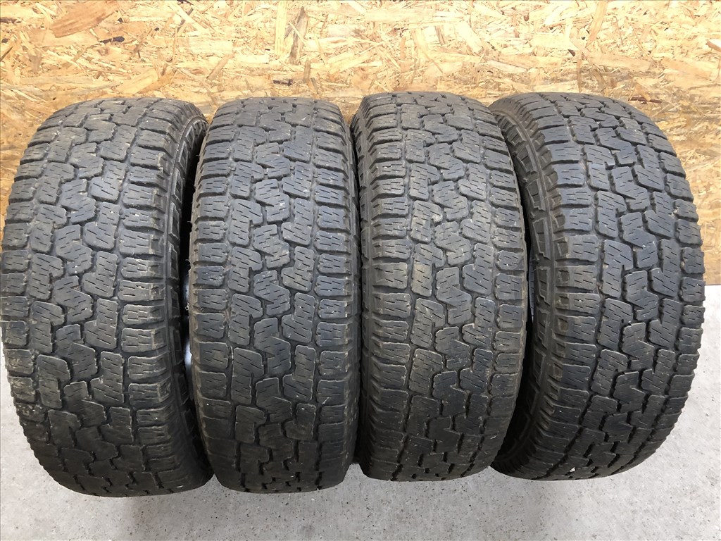 245/65/17 Pirelli All Terrain négyévszakos gumi 245 65 17 VW Amarok 6. kép