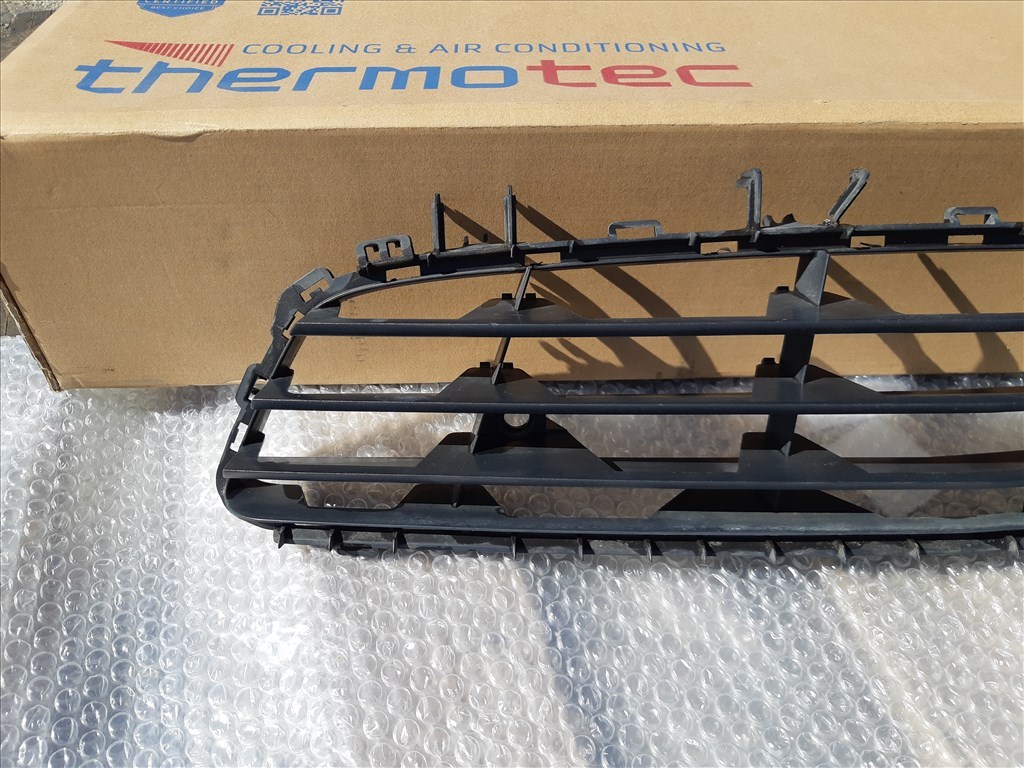 Opel / Vauxhall Astra H első lökhárító alsó középső díszrács  24460271 3. kép