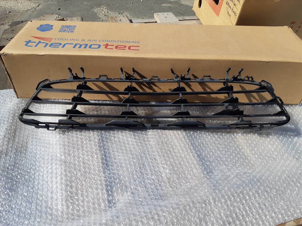 Opel / Vauxhall Astra H első lökhárító alsó középső díszrács  24460271 5. kép