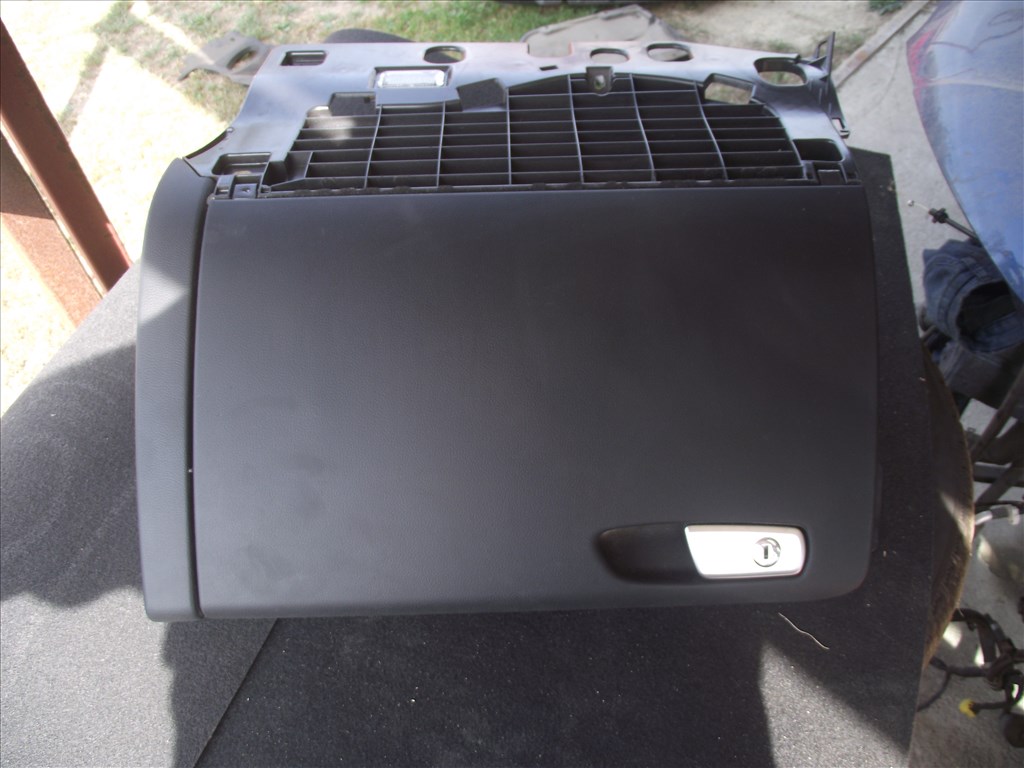 Audi A4 B8 kesztyűtartó 2008-2015 8k1857035 1. kép