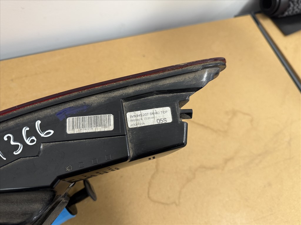 Skoda Superb 3V9 kombi bal hátsó LED Lámpa 3V99452 3v9945207 2. kép