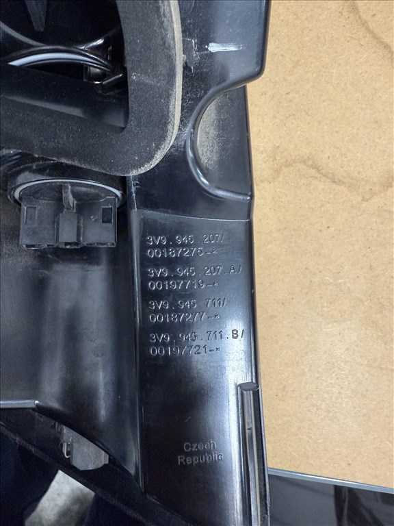 Skoda Superb 3V9 kombi bal hátsó LED Lámpa 3V99452 3v9945207 3. kép