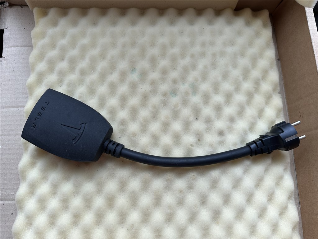 Tesla UMC 1 töltőhöz való 230V adapter Tesla UMC 1 schuko adapter 1. kép