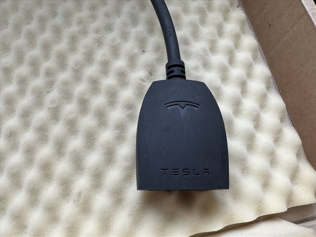 Tesla UMC 1 töltőhöz való 230V adapter Tesla UMC 1 schuko adapter 2. kép