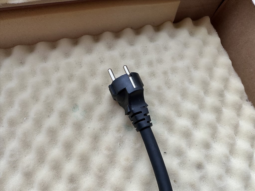 Tesla UMC 1 töltőhöz való 230V adapter Tesla UMC 1 schuko adapter 3. kép