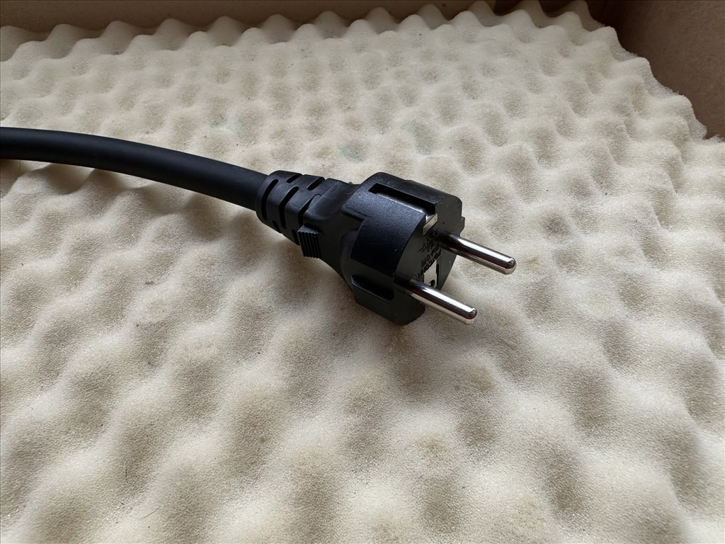 Tesla UMC 1 töltőhöz való 230V adapter Tesla UMC 1 schuko adapter 6. kép
