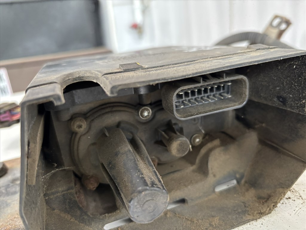 Chevrolet Captiva 2.2 Diesel 4WD elektromos kézifék motor 20951996 3. kép