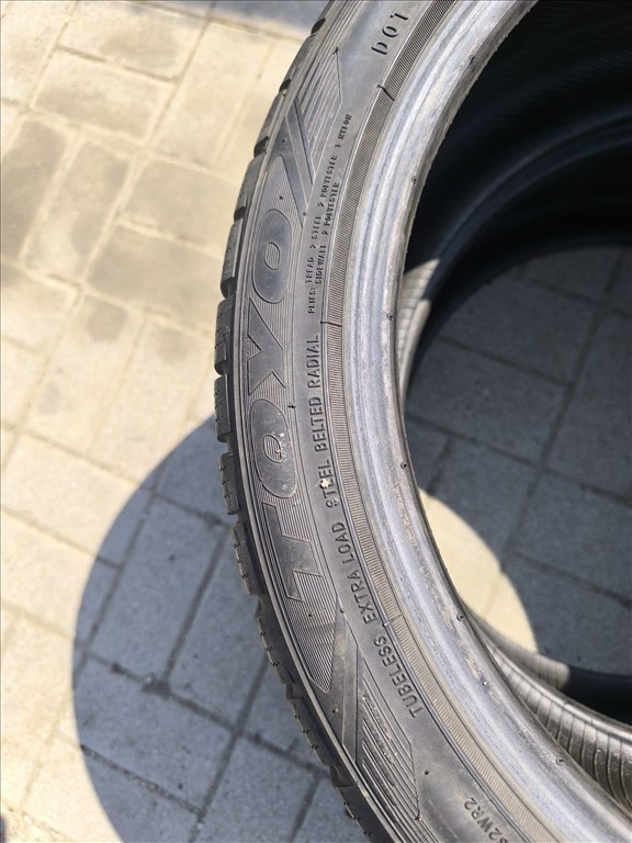  225/40R18" Toyo  téli gumi eladó 2db. 2. kép