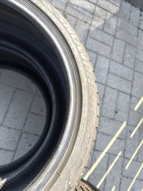  225/40R18" Toyo  téli gumi eladó 2db. 3. kép