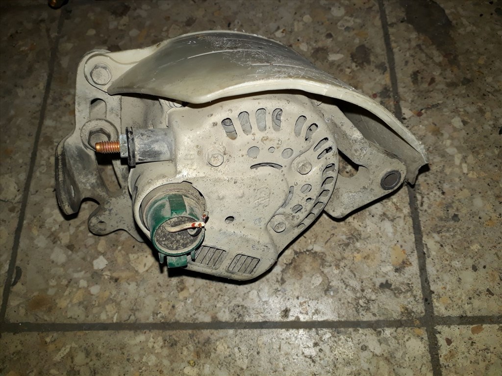 Suzuki Swift II 92-03 Generátor 31400-71C50 2. kép