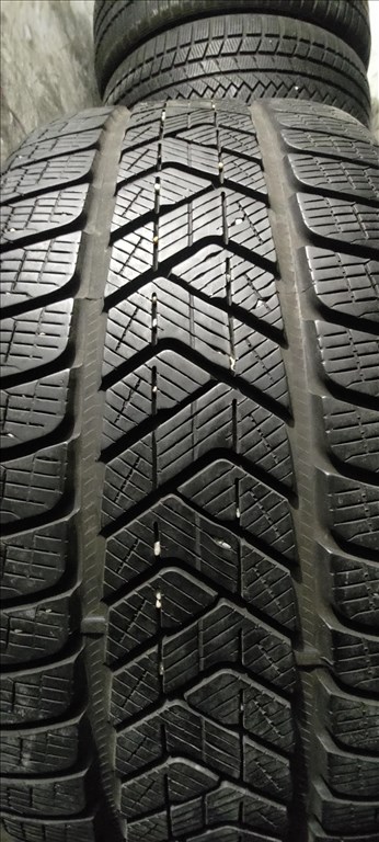  295/35 R21" újszerű Pirelli téli gumi szett 1. kép