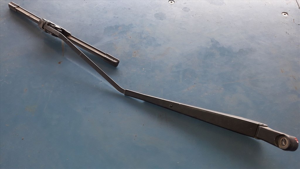 Suzuki Swift III 04-10 Jobb Elsõ Ablaktörlõ Kar 1. kép