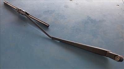 Suzuki Swift III 04-10 Jobb Első Ablaktörlő Kar