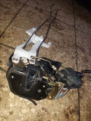 Hyundai Santa Fe Bal Hátsó Ajtó Zárszerkezet  Központizár Motor