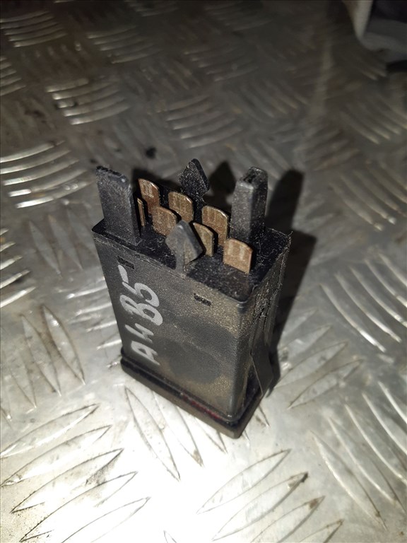 Audi A4 B5 Elakadás Jelzõ Kapcsoló 8D0 941 509 C 2. kép