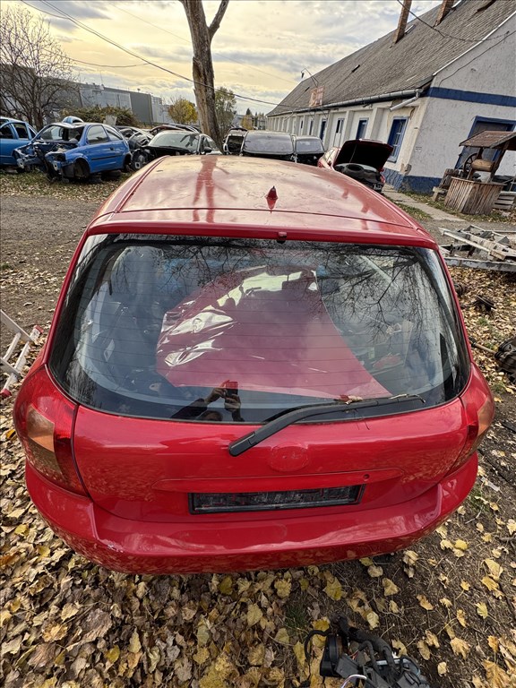 Toyota Corolla (E120/E130) bontott alkatrészei 2. kép