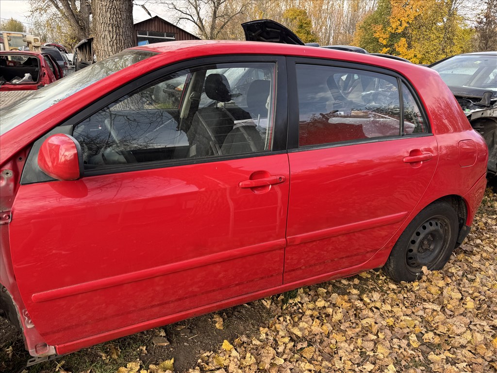 Toyota Corolla (E120/E130) bontott alkatrészei 3. kép