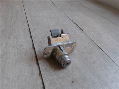 LADA SAMARA Csomagtérajtó dugózár