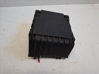 Volkswagen Passat VII (3C) biztosítéktábla motortér 3C0937125