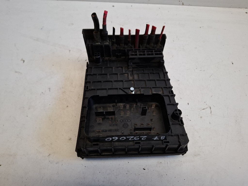 Volkswagen Passat VII (3C) biztosítéktábla motortér 3C0937125 2. kép