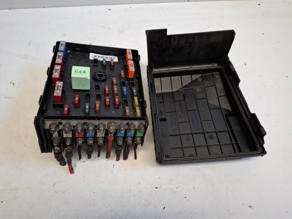 Volkswagen Passat VII (3C) biztosítéktábla motortér 3C0937125 4. kép