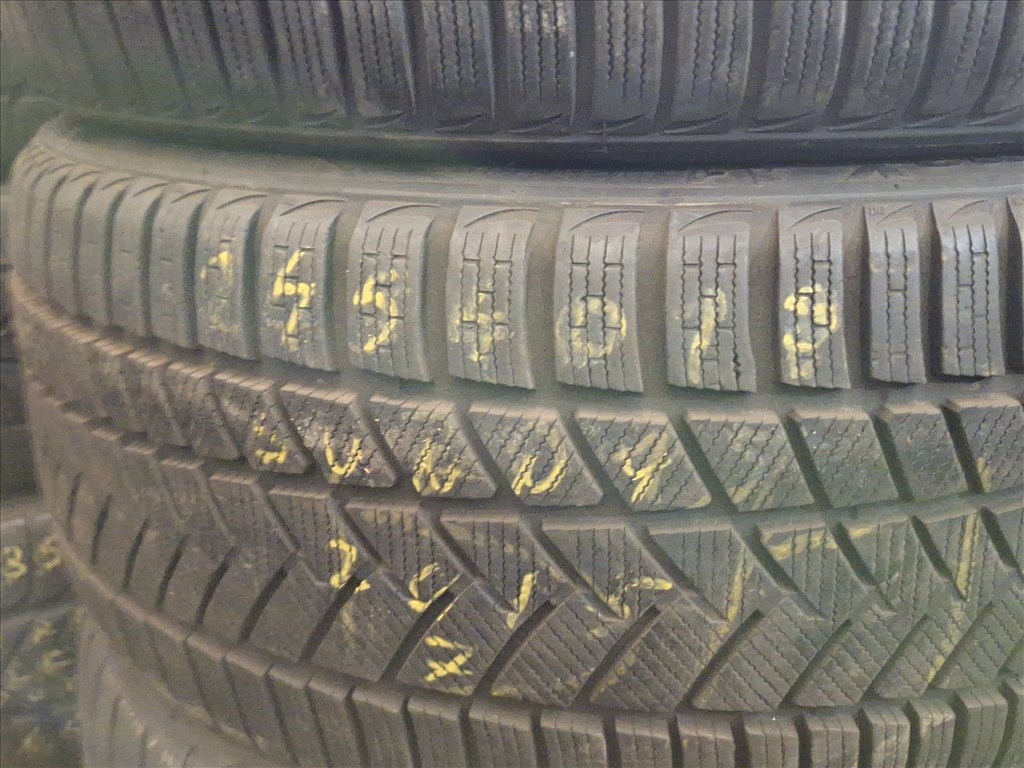  245/40/18"  Sunny téli gumi  1. kép