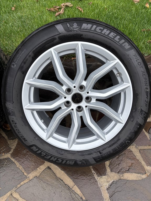  Eredeti BMW X 5-re való karc mentes felnik téli gumival eladók 5. kép