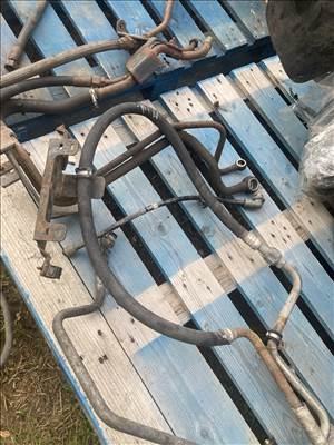 Renault Midlum 220 Dxi különböző szervócsövek, fékcsövek