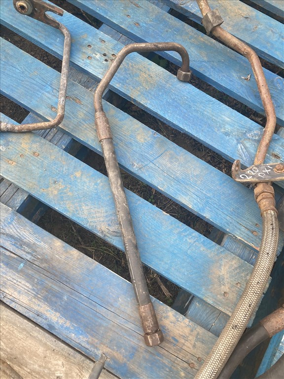 Renault Midlum 220 Dxi különböző szervócsövek, fékcsövek 4. kép