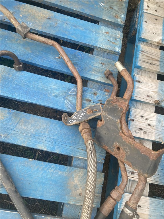 Renault Midlum 220 Dxi különböző szervócsövek, fékcsövek 5. kép