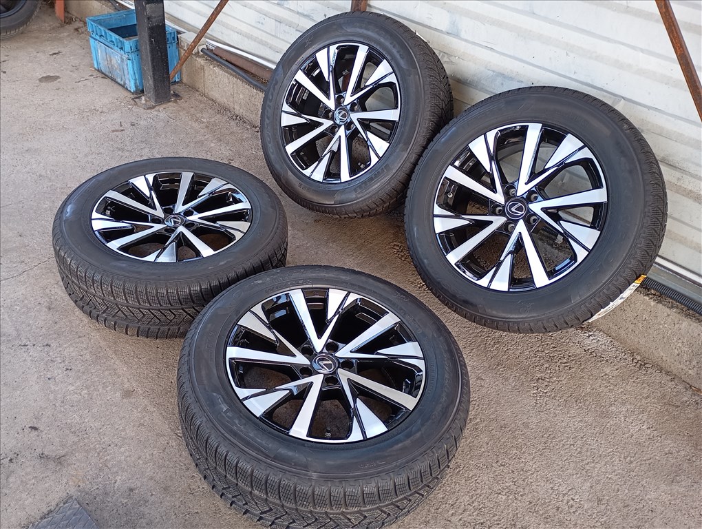  Új gyári Lexus alufelni 5x114,3 7,5x18 ET35 kf: 60,1 mm új Pirelli Scorpion Winter 235/60 R18 3. kép