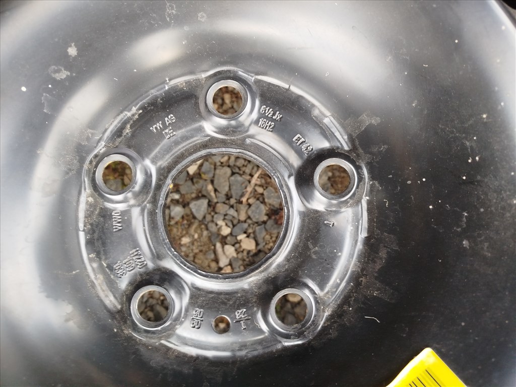  5x112 lyukosztású 16" új lemezfelni, rajta 205/55 új Michelin nyári gumi gumi  2. kép