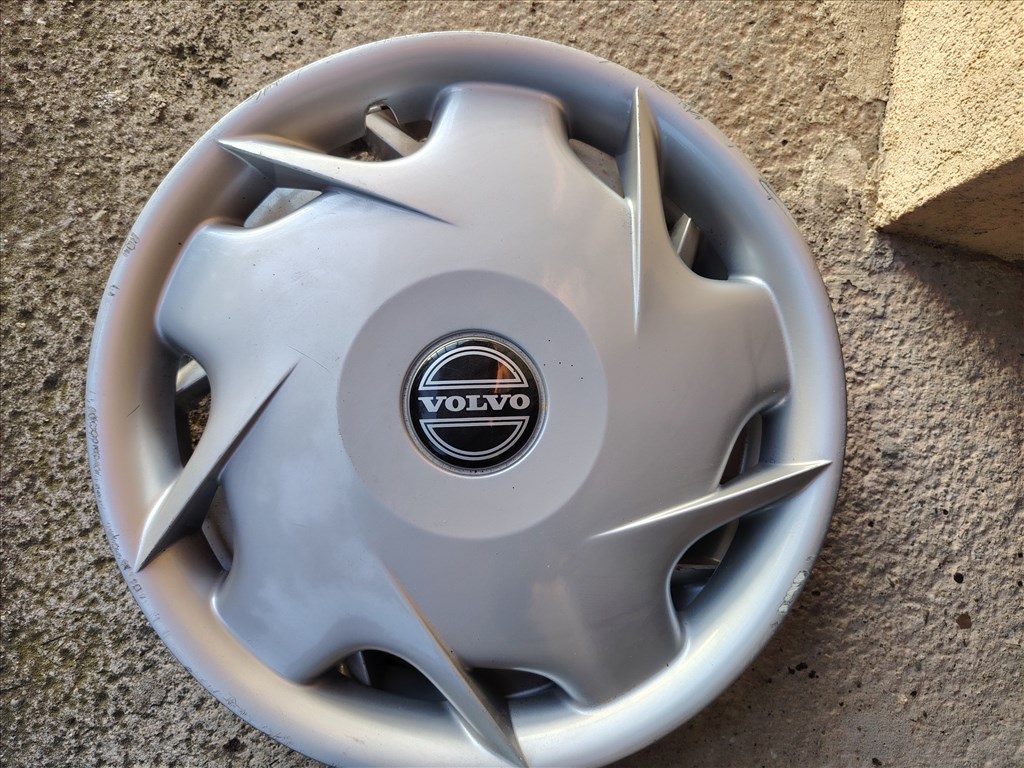 Volvo gyári lemezfelni 15" Hankook Icebear gumival szerelve Dísztárcsa + felárért 3. kép