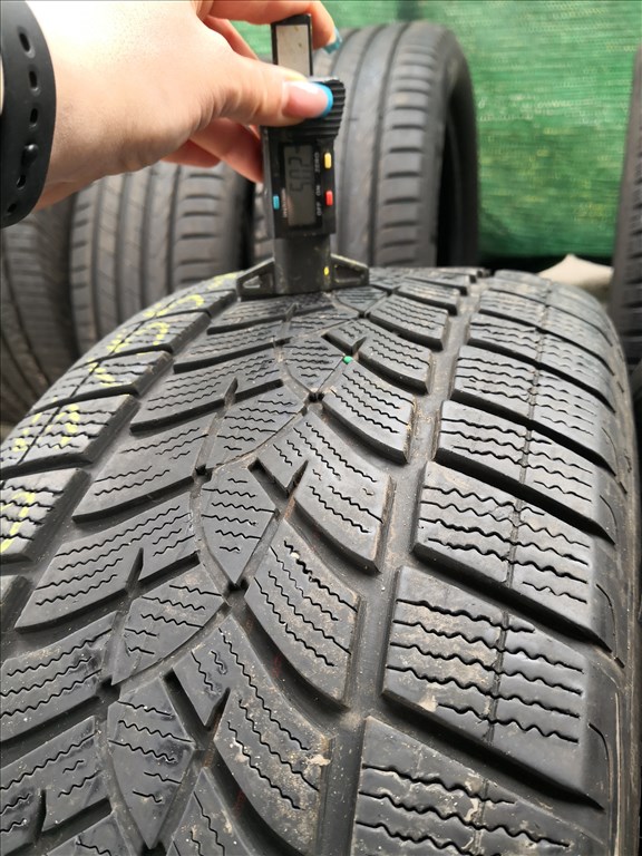 235/55 R18 Goodyear téli gumi 30000ft a 4db/30/ 4. kép