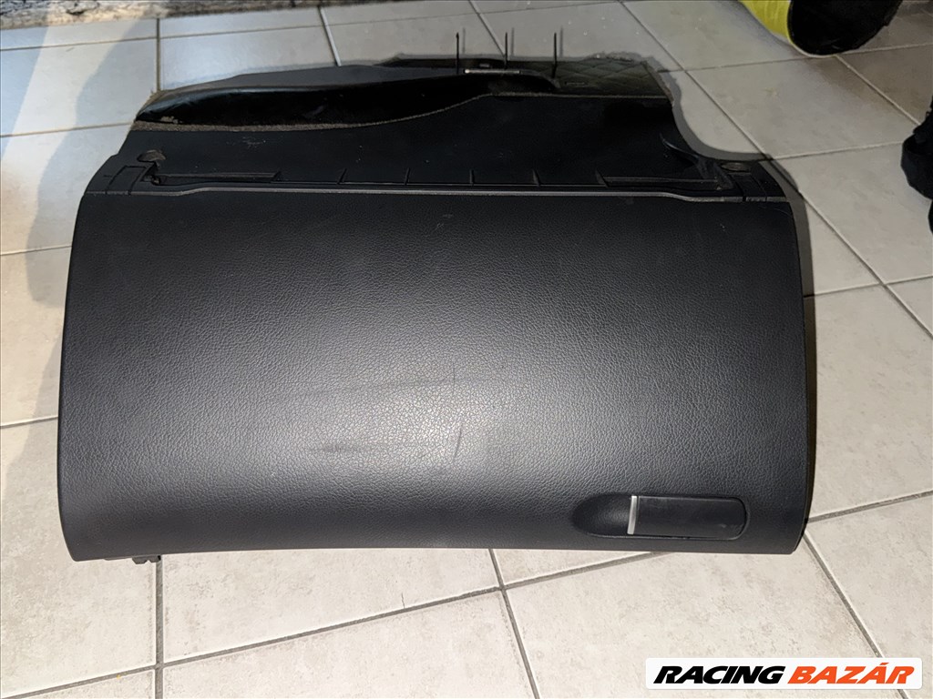 Audi A4 (B6/B7) 2.0 TDI kesztyűtartó  1. kép