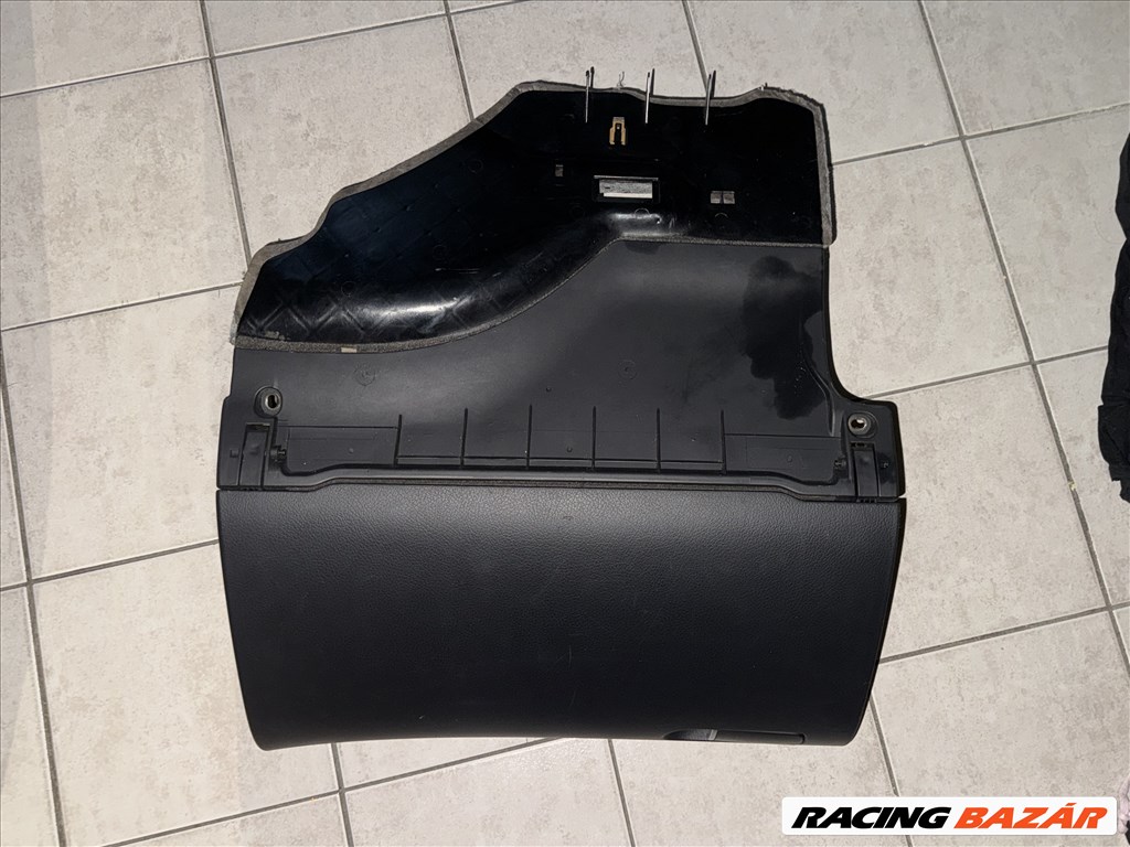 Audi A4 (B6/B7) 2.0 TDI kesztyűtartó  2. kép