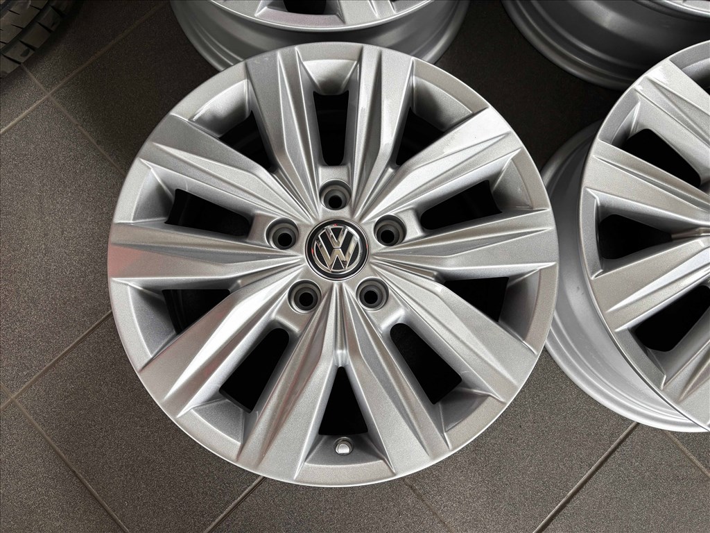 VW Crafter 17" 5x120 gyári alufelni eladó 17 coll 2. kép
