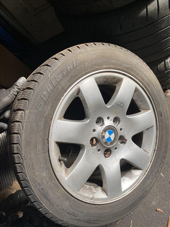  16" használt felni, rajta 205/55 újszerű Goalstar téli gumi gumi  1. kép