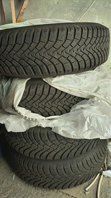  5x114.3 - 16" újszerű (gyári felni) lemezfelni, 215/70 újszerű Falken téli gumi  2. kép