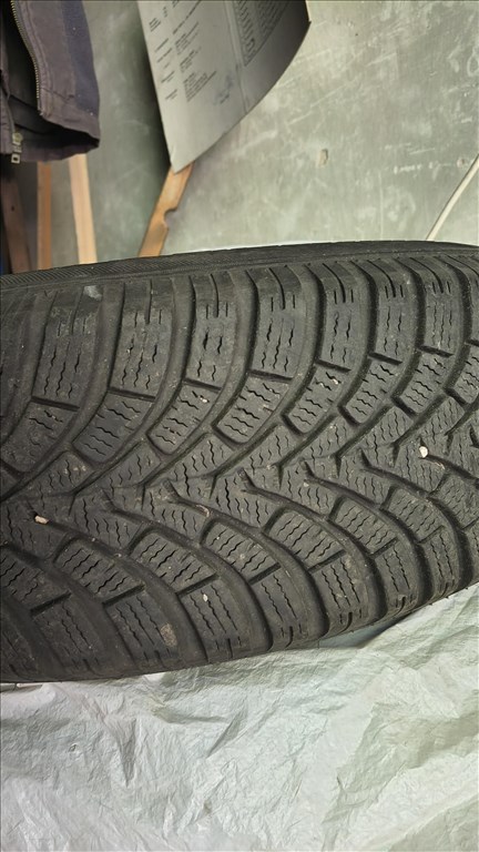  5x114.3 - 16" újszerű (gyári felni) lemezfelni, 215/70 újszerű Falken téli gumi  3. kép